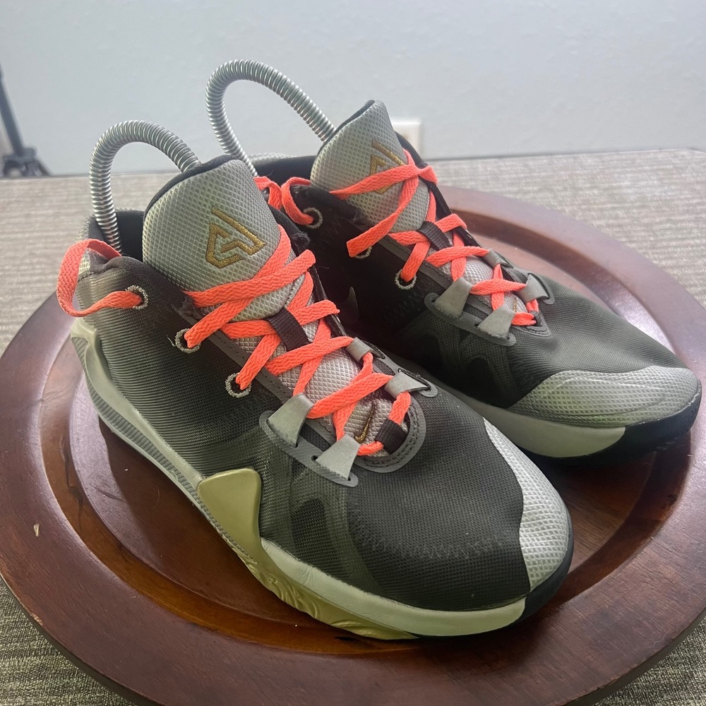 Nike Zoom Freak 1 Basketball Kids Shoes BQ5633-003 Grey Orange Low Top Size 6Y
